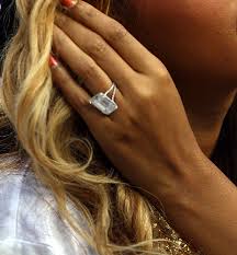 Meghan markle and prince harry just posed at kensington palace for official engagement photos & showed off the ring for the first time. Beyonce S Engagement Ring Is 28x More Expensive Than Meghan Markle S Prices Revealed Hello