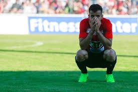 Der fc aarau hat sich entschlossen, alle bisherigen saisonkarten automatisch für die kommende saison. Fc Aarau Die Aufstiegs Trikots Waren Schon Bedruckt Blick