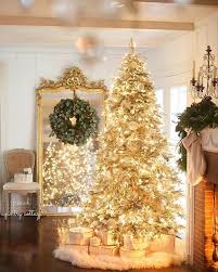 23 Timeless Gold Christmas Decor Ideas Digsdigs
