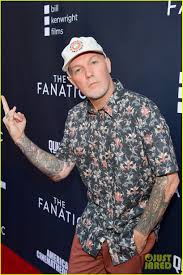 Take a look around — fred durst is unrecognizable. 0 Etnc8rkr78vm