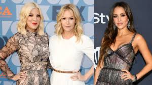 Tori spelling is a successful television actor and an author who has some bestselling books to her credit. Tori Spelling Y Jennie Garth Reaccionan A Lo Que Jessica Alba Dijo De Beverly Hills 90210