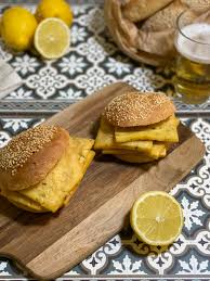 Pane e panelle è uno street food siciliano di grande spessore per gusto, sapore e semplicità degli ingredienti. Pane E Panelle Lo Street Food Palermitano Per Eccellenza Pensieri In Padella
