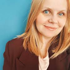 Lindsay Bruce's Instagram, Twitter & Facebook