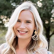 Holly Lacombe's Instagram, Twitter & Facebook