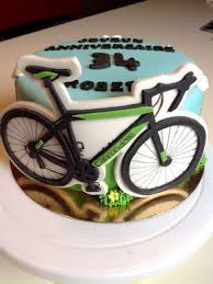Le Velo De Robert Mariy Cake Gateau Bicyclette Idee Deco Gateau Idee Gateau