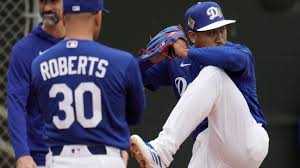 Roberts asks Tucker, Diaz to share reasoning for joining Dodgers