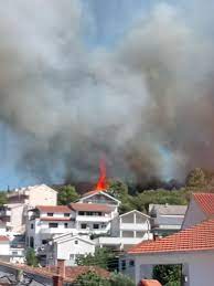Cresciuto in patria nell'hajduk spalato, club in cui ha anche chiuso la carriera agonistica, ha speso la maggior parte dei suoi trascorsi da calciatore in italia, legando il suo nome a quello della juventus. Fire Breaks Out On Ciovo Island
