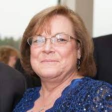 Diane Raymond's Instagram, Twitter & Facebook