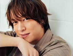 孤高のサイコフルギャガー 丸山隆平です on instagram キャーーー もう彼氏感もあるけど 見つめられたら心臓が この2枚最強 この写真にやられて 無意識にロック画面にした 丸ちゃんが大好き mina 丸山隆平 大江戸グレート 丸山隆平 丸ちゃん