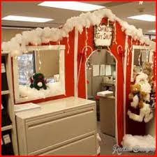 Top 20 Incredible Christmas Decor Ideas For Your Offices Office Christmas Decorations Christmas Cubicle Decorations Christmas Wall Decor