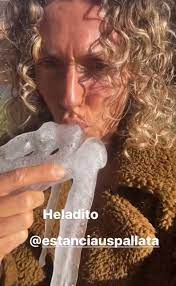 Para agradecer la promoción que le hizo su compañero de reparto a su nuevo tema, que usó de fondo en su historia, ángela leiva reposteó la historia y agregó una inscripción: Captain Misanthrope On Twitter Porcinodelrey Aca Maru Botana En Otra Escena Que Genera Confusion A Primera Vista No Se Distinguen Los Cuerpos Https T Co Zp9frdr7e8 Twitter