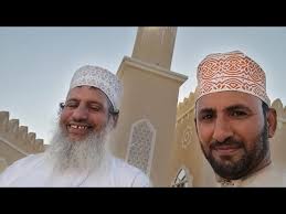 مسجد على الطريق العام من ولاية عبري ونحن نتجه إلى ولاية ينقل.