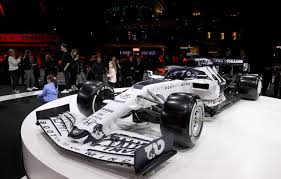 Юки цунода и пьер гасли, alpha tauri. Neuer Dokumentarfilm Zeigt Die Reise Der Scuderia Alphatauri Zum F1 Debut Motorradreporter