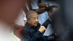 Mahathir menyebut bahwa malaysia mungkin akan menegosiasikan kembali beberapa kesepakatan. Raja Malaysia Dikabarkan Setujui Susunan Kabinet Mahathir Mohamad Tribunnews Com Mobile