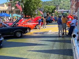 Arts festival and car show draw big holiday-weekend crowds