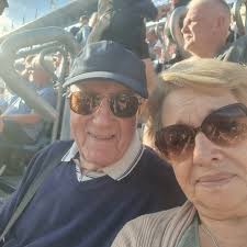 What a day, so very bitter sweet..... my daughter Leah and her fiancée Ruby  drove me to Stourbridge to see my wonderful 'Mum' Val in hospital. She was  shocked but elated to