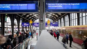 Aufgrund eines streiks der gdl kommt es vom 11.08. S Bahn Verzogert Stau Bei U Bahn Und Bus Das Sagen Betroffene B Z Berlin