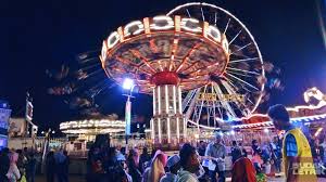 Pesta pulau pinang is an event that takes place at sungai nibong and is lit up with beautiful colourful lights that attract both locals and tourists. Budak Letrik Ada Apa Di Pesta Penang