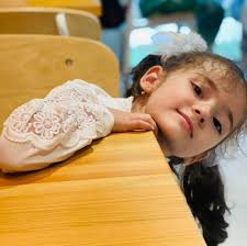 Добрый день ! Меня зовут Юлия и я профессиональная балерина , но в  последние годы применяю свои знания в преподавании ☺️ Уже давно я веду  уроки растяжки и стретчинга и у меня