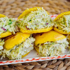Como Hacer Arepas Venezolanas Con Pollo Y Aguacate Reina Pepiada Thermomix Por El Mundo Arepas Arepas Venezolanas Receta Arepas Rellenas