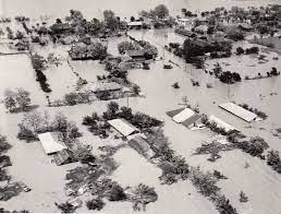 Apa nu mai putea fi oprită, iar sute cele mai afectate au fost localitățile nemțeni, sărățeni, obileni și cotul morii. InundaÈiile Din Romania 1970 Wikipedia