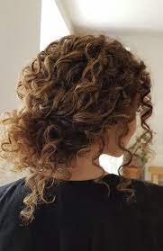 Curly waves with short hair: Untamed Tresses Naturally Curly Wedding Hairstyles