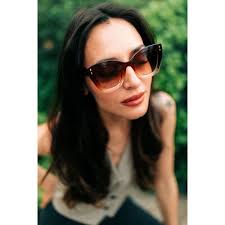 Achat LEVY GLAND. Des lunettes de soleil en gros