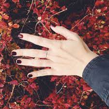According to different occasions, the color of the nail polish is also more stressful. 40 Fall Nail Art Ideas Best Nail Designs And Tutorials For Fall 2020