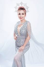 Sau vài phút nói chuyện với người chồng thứ tư, thì anh này liền vung tay đấm thẳng vào mặt khiến diễn viên hoàng yến ngã người về phía sau. Diá»…n Vien Hoang Yáº¿n Xac Nháº­n Ä'ang Háº¹n Ho Vá»›i Báº¡n Trai Kem 16 Tuá»•i Vietnamnet