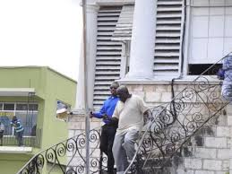 Başkenti , mandeville , büyük bir iş merkezidir ve sahilinde veya büyük bir nehrinde bulunmayan tek pariş başkentidir. Bail Extended For Manchester Parish Council Officer Co Accused In Grand Fraud News Jamaica Gleaner