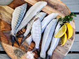 Panaskan margarine, masukkan bawang putih dan bawang bombay, masak sampai wangi. 5 Resep Masakan Ikan Laut Kesukaan Keluarga Indonesia Ragam Bola Com