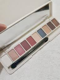 Palet ini hanya terdiri dari satu seri, yang di dalamnya terdapat 18 warna sekaligus. Eyeshadow Moondust Madame Gie No 6 Kesehatan Kecantikan Rias Wajah Di Carousell