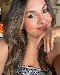 Steph Nichols's Instagram, Twitter & Facebook