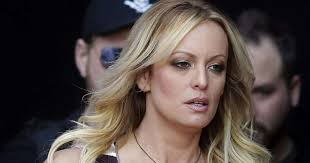 ممثلة الأفلام الإباحية ستورمي دانيلز مصدومة بعد هذا الحكم لصالح ترامب