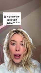 Pamela Speakman's Instagram, Twitter & Facebook