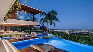 Hollywood hills is a picturesque hillside neighborhood centrally located within los angeles. Die Wahrheit Uber Das 40 Millionen Dollar Haus Bei Selling Sunset News24viral