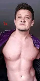 Honey your looking at my post and you can't even say hi to me or you don't  love me anymore 💔💔💔 Jeremy Renner ❤️