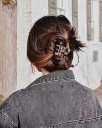 Kelsey Martin Beauty Blogger On Instagram My Go To Super Easy And Effortless 90s Inspired Clip Hairstyles Hair Clips 90s Effortless Hairstyles