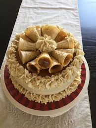 Gateau A La Vanille Et Glacage A L Erable Et Petits Cornets Au Sirop D Erable Food Desserts Apple Pie