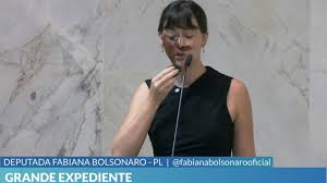 Experimento social ou racismo? Performance da deputada Fabiana Bolsonaro com tinta preta gera polêmica