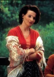 Vianne In Chocolat Played By Juliette Binoche Juliette Binoche Chocolat Movie Hair
