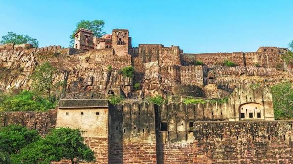 About Ranthambhor Fort Bharatpur: Ranthambhor Fort Photos, History &  Significance