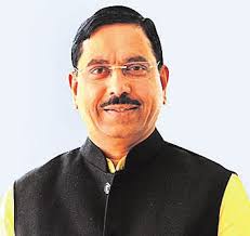 Page_1_Front_Late_Front 09.qxd