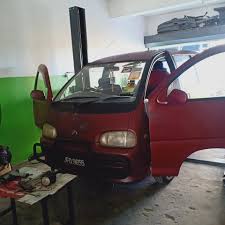 Lima buah kereta turut terbakar dalam kebakaran sebuah bengkel penyaman udara di jalan batu kawa, hari ini. Workshopkiter Bengkel Kereta Mersing Jom Booking Facebook