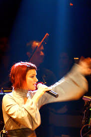 Η πολυβραβευμένη βρετανική κωμωδία «the play that goes wrong» που σπάει ταμεία και φέτος στο λονδίνο, το παρίσι και τη βουδαπέστη, έρχεται και στην αθήνα και μάλιστα «δια χειρός». Andriana Mpampalh Bikipaideia