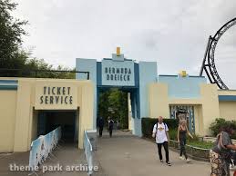 Ein flugzeug ist im bermuda dreieck abgestürzt. Bermuda Triangle At Movie Park Germany Theme Park Archive