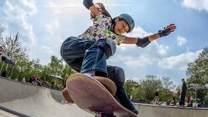 Die zwölfjährige kann auf dem brett dinge. 13 Jahre Alte Skateboarderin Fur Olympia Qualifiziert Sport Mix Sportnews Bz