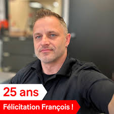 Le lundi 7 octobre, nous célébrerons les 25 ans de service de François  Éthier 🎉, superviseur du service routier équipements. Félicitations pour  ces 25 années chez Simplex, et merci pour ton engagement exceptionnel ! 🎈