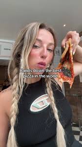 PIZZA TONI, I <3 Y #pizza #foodi #mtlpizza #mtlfood #fyp #craving  #pizzalover #montrealrestaurant #mtlrestaurant