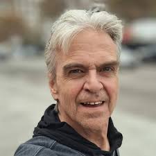 Keanu Reeves, 60, has officially married Alexandra Grant, 51,💍 after  publicly confirming their relationship 4 years ago, the couple reportedly  tied the knot in a top-secret ceremony with Few Top Celebrities, they